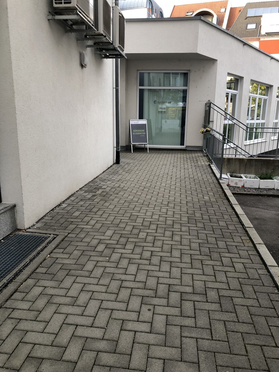 Böblingen: Bahnhofstraße: Attraktive Büro- oder Verkaufsfläche zu vermieten! 