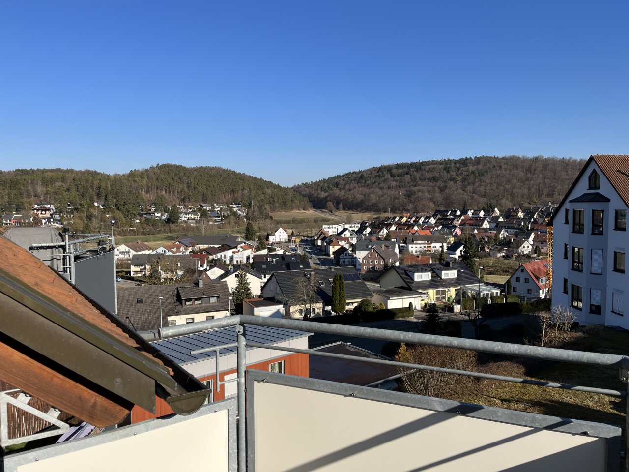 Aidlingen: Hübsche Maisonettewohnung in sonnigem Wohngebiet 