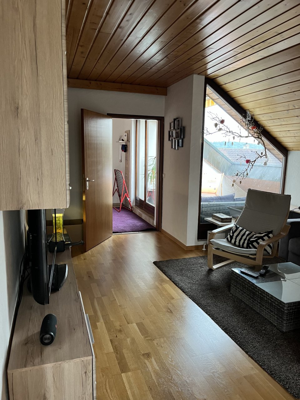 Ehningen: Sehr großzügige, komfortable 3.5 Zimmer-DG-Whg mit 2Balkonen und Loggia! 