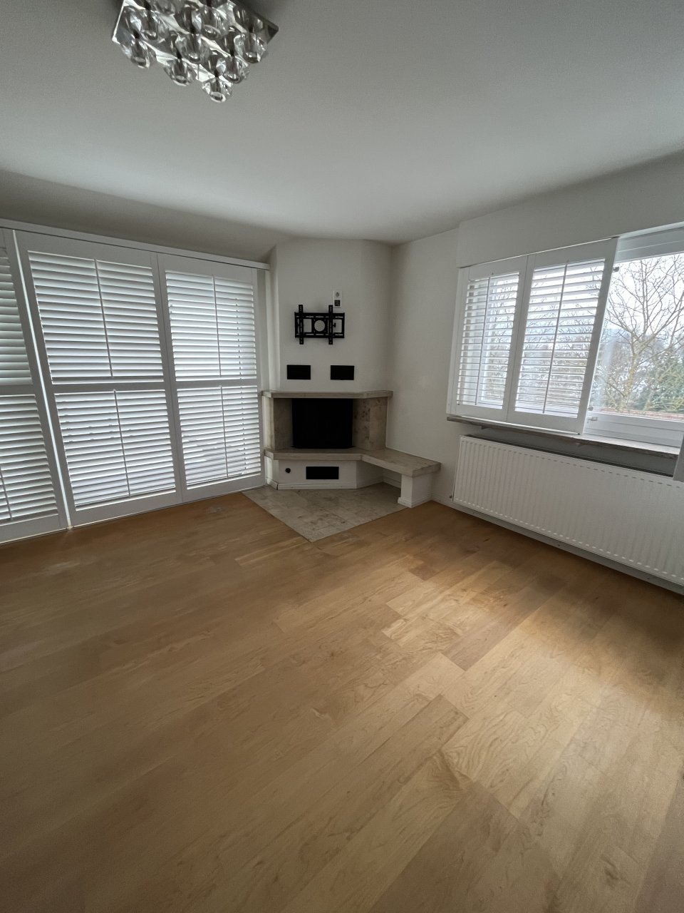 Schlafzimmer mit Kamin