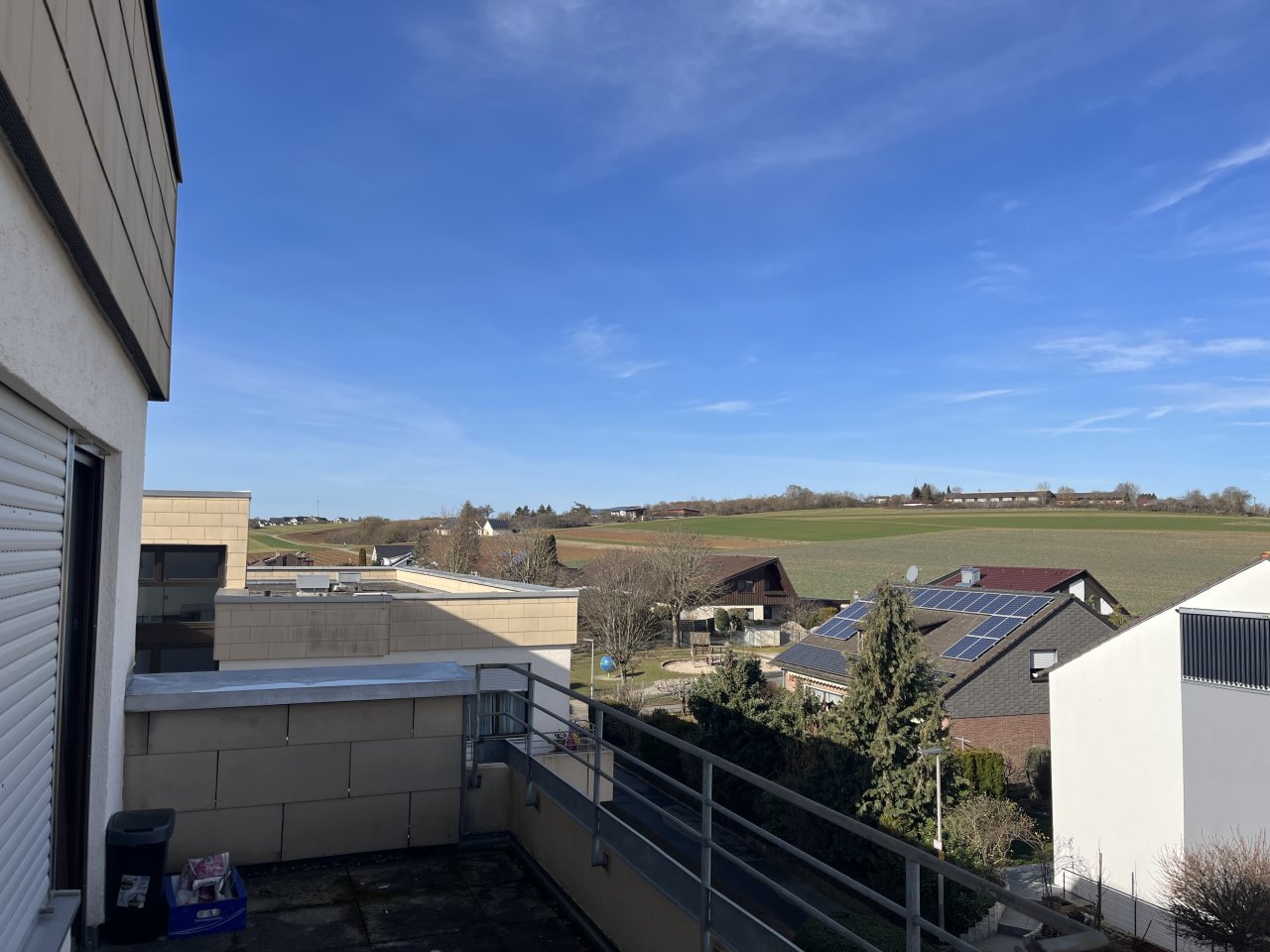 Aidlingen: Wohnung mit herrlicher Aussicht in naturnaher Lage! 