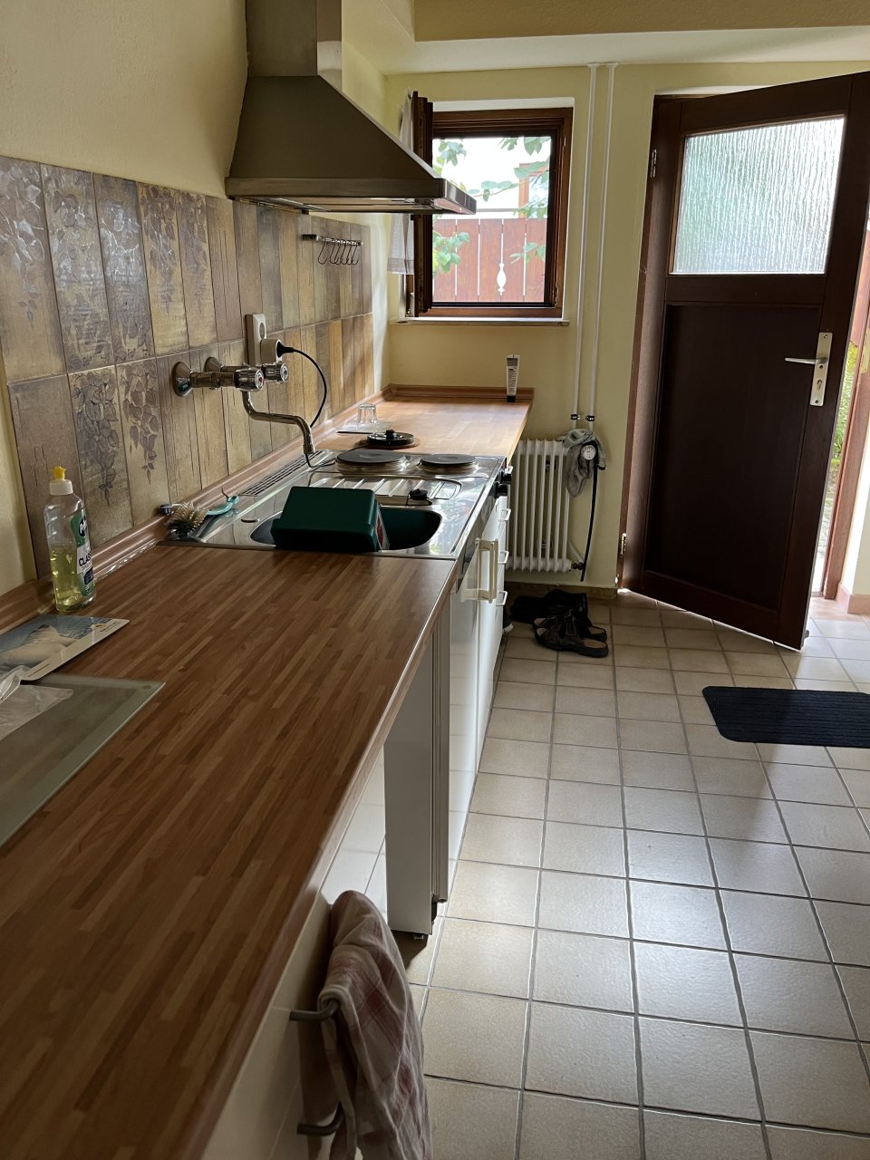 Küchenzeile mit Eingangsbereich